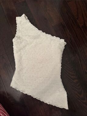 H&M White One-Shoulder Textured top
